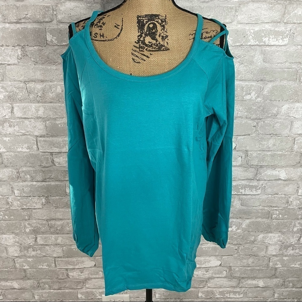 Roaman’s Teal Lattice Cold Shoulder Log Sleeve Tee